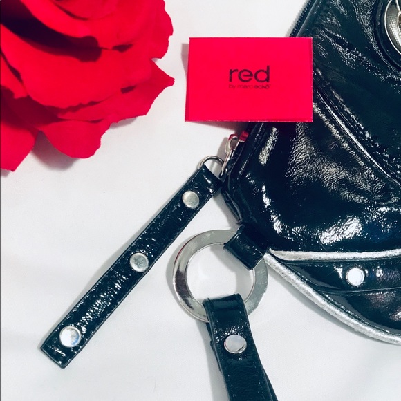 Marc Ecko Handbags - 💥3 for 15💥 Marc Ecko wristlet 🌹